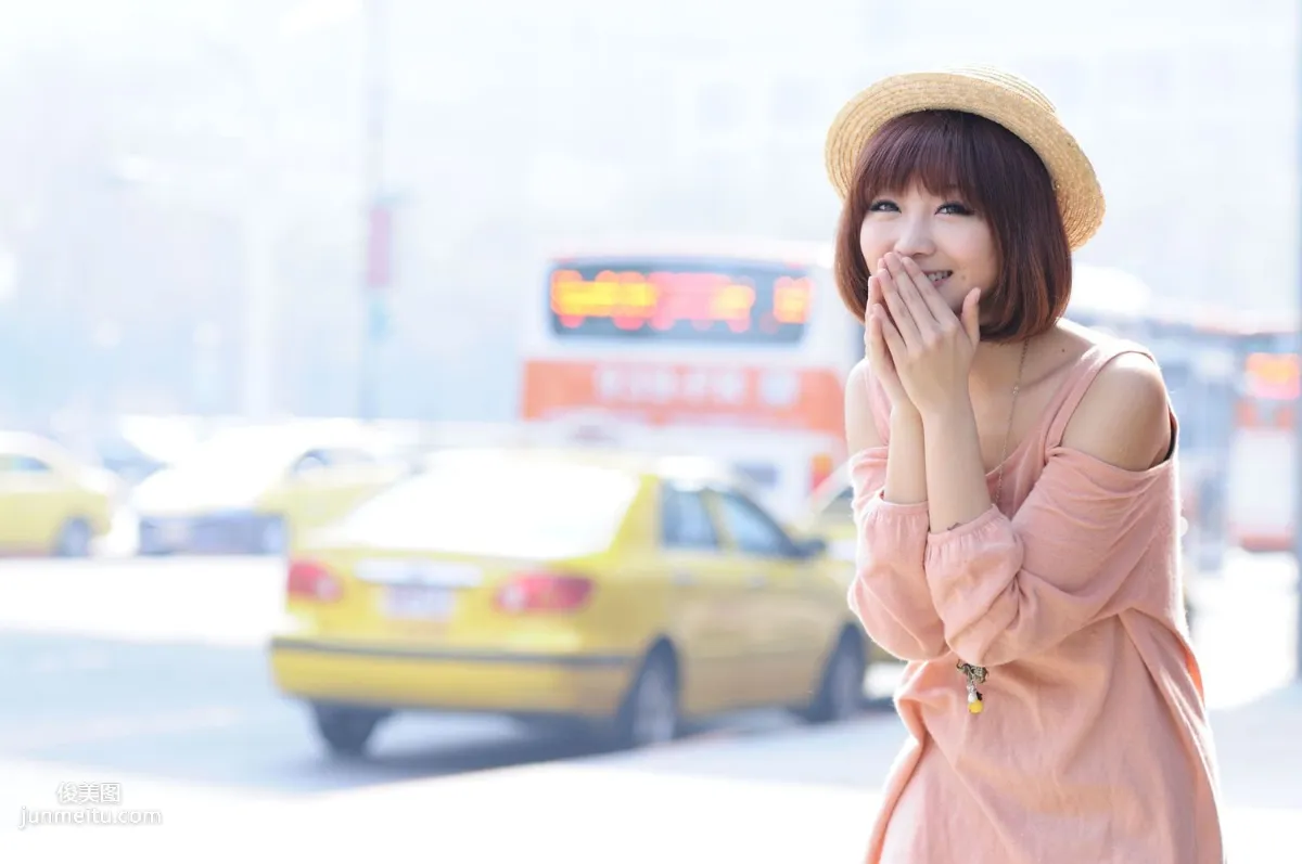 短發美女小豬patty《2組小清新街拍》寫真集 1