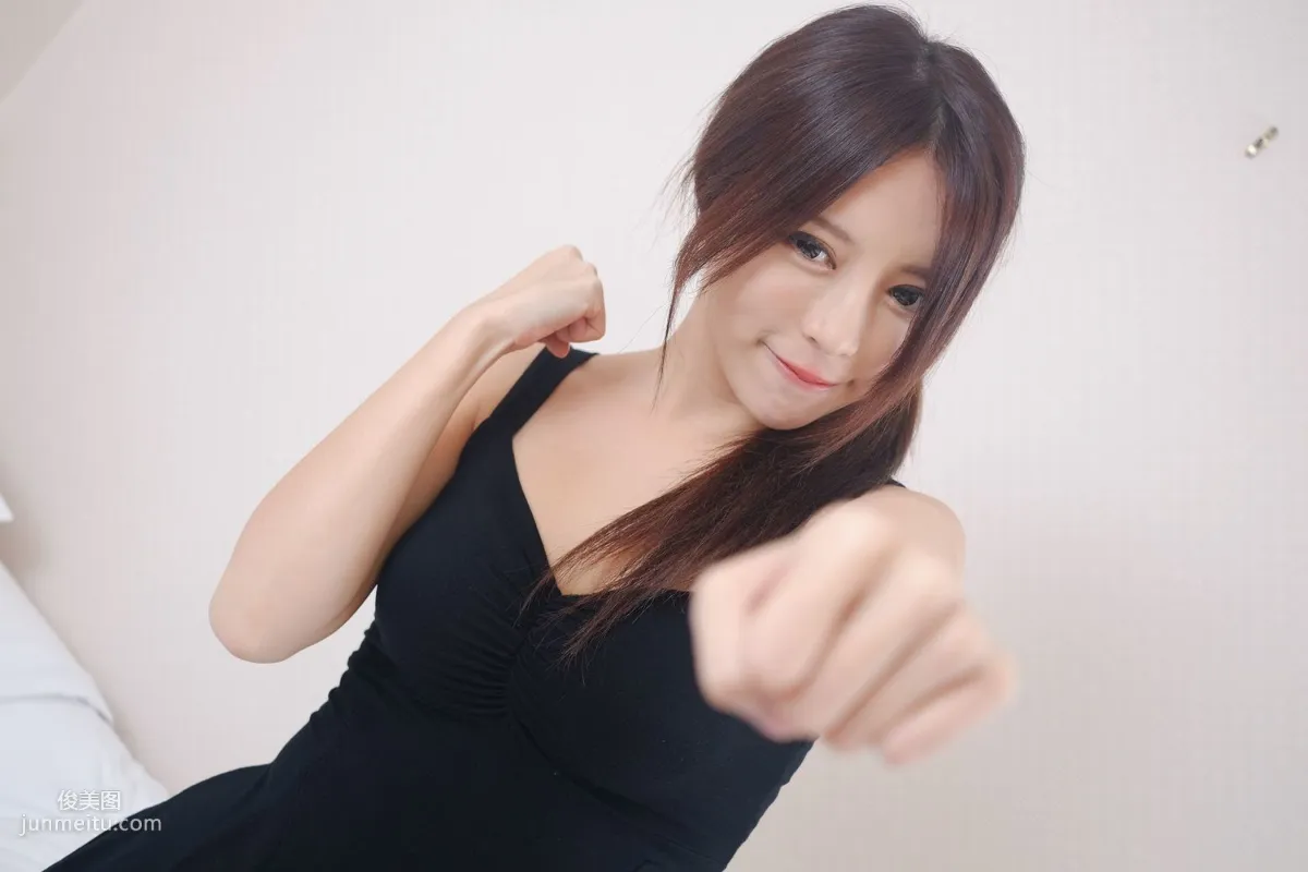 網紅嫩模張齊郡JULIE《甜美吊帶女神》寫真集 24