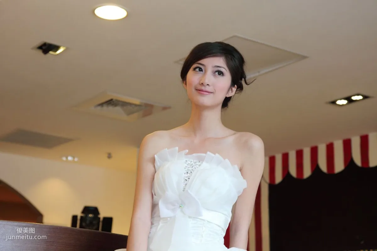 台灣氣質美女Emily《唯美白色婚紗》 寫真集 15