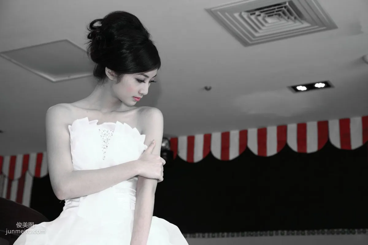 台灣氣質美女Emily《唯美白色婚紗》 寫真集 14