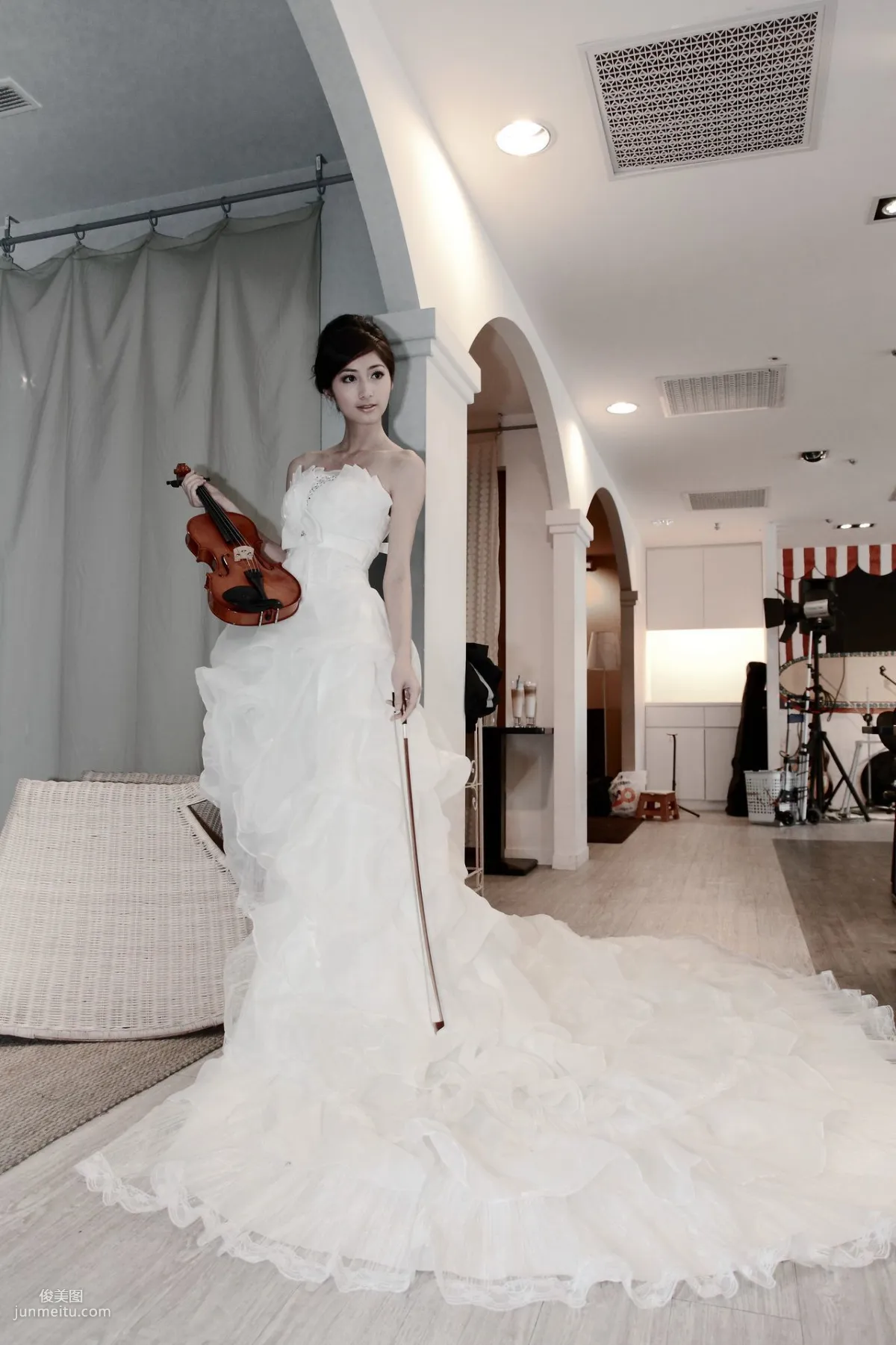 台灣氣質美女Emily《唯美白色婚紗》 寫真集 7