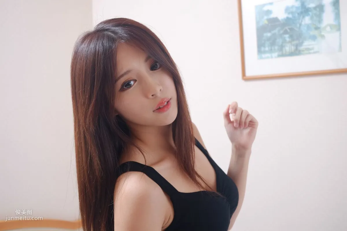 網紅嫩模張齊郡JULIE《甜美吊帶女神》寫真集 5