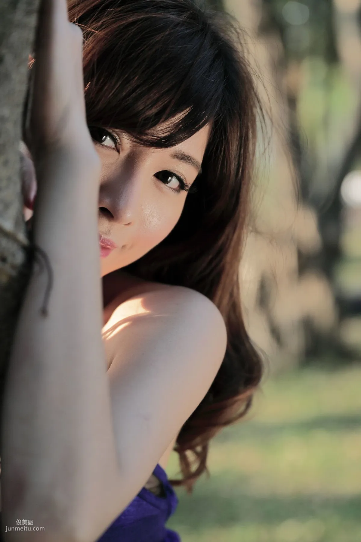 冰山美人廖坎蒂《初夏公園外拍》寫真集 14
