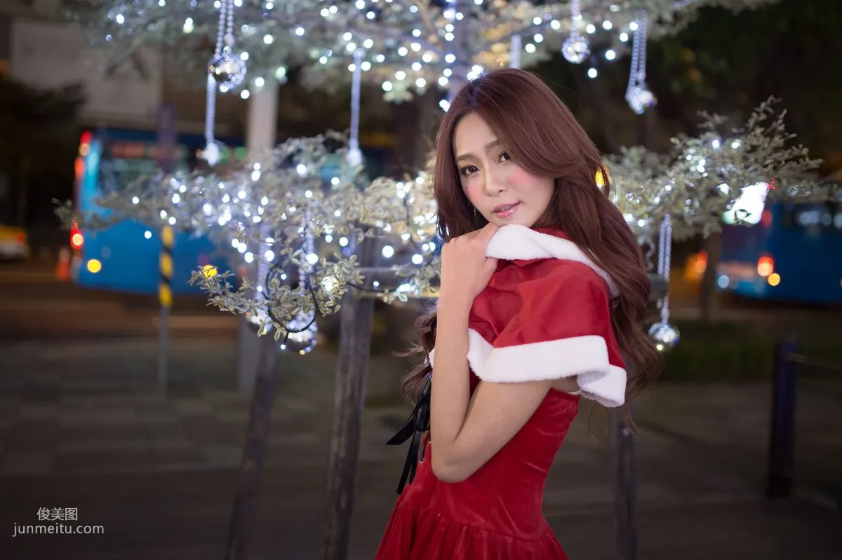 Winnie小雪/莊詠惠《聖誕小短裙夜拍》寫真集 76