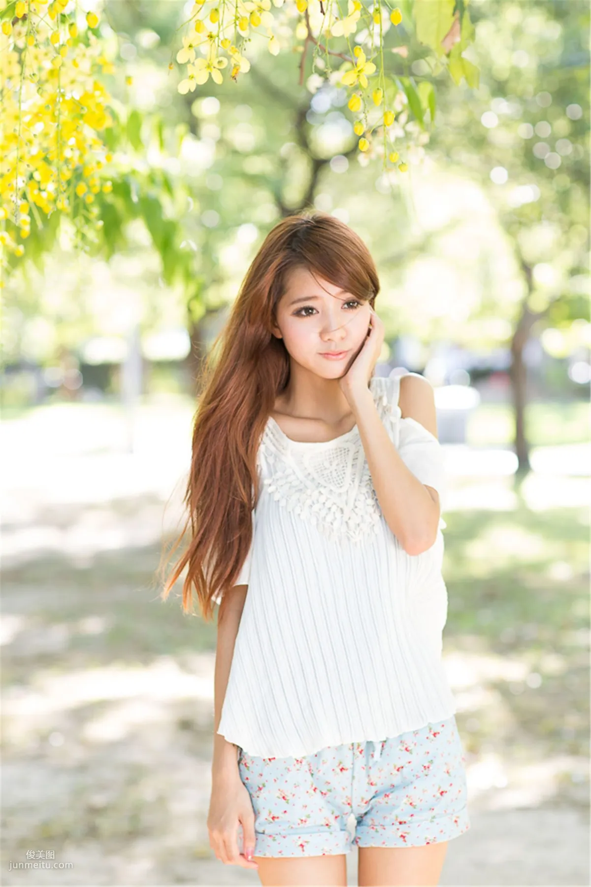 台灣美女妍安/呂芷葇《大安森林公園外拍》寫真集 6