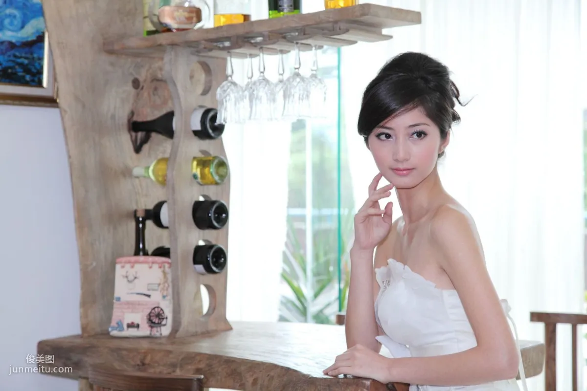 台灣氣質美女Emily《唯美白色婚紗》 寫真集 28