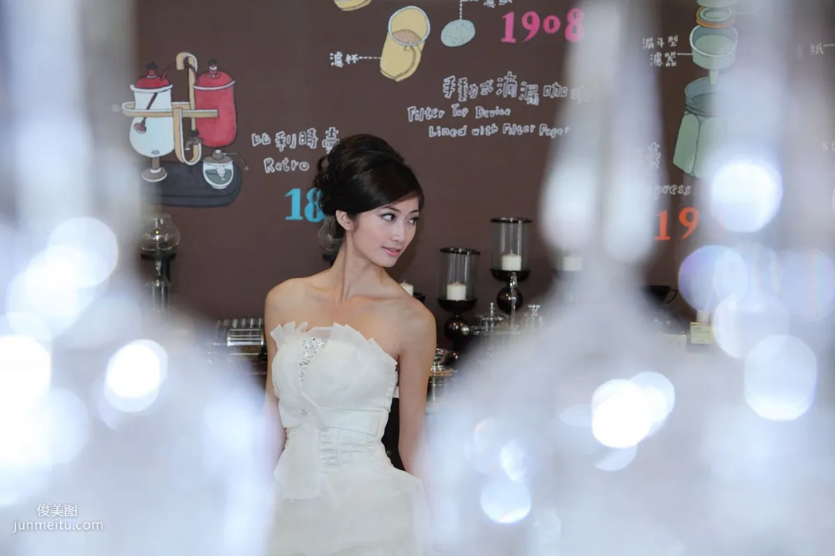 台灣氣質美女Emily《唯美白色婚紗》 寫真集 22