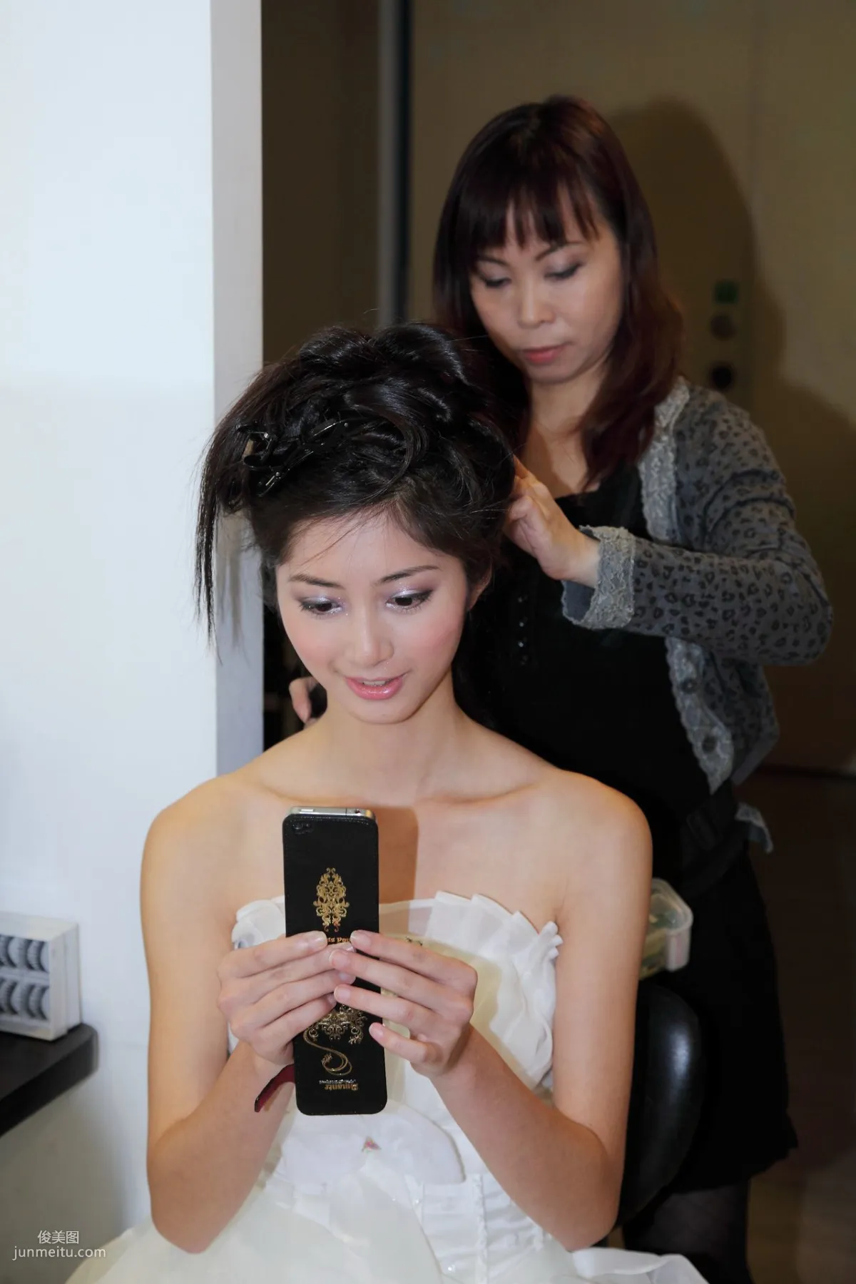台灣氣質美女Emily《唯美白色婚紗》 寫真集 1