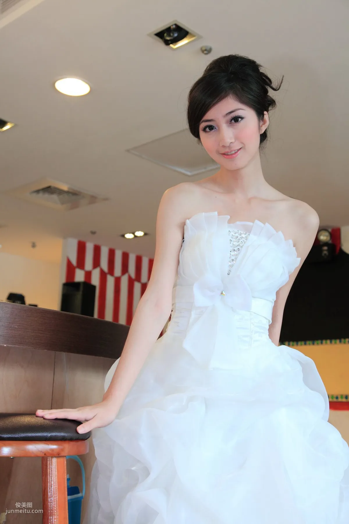 台灣氣質美女Emily《唯美白色婚紗》 寫真集 13