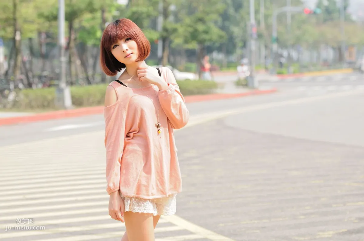 短發美女小豬patty《2組小清新街拍》寫真集 17