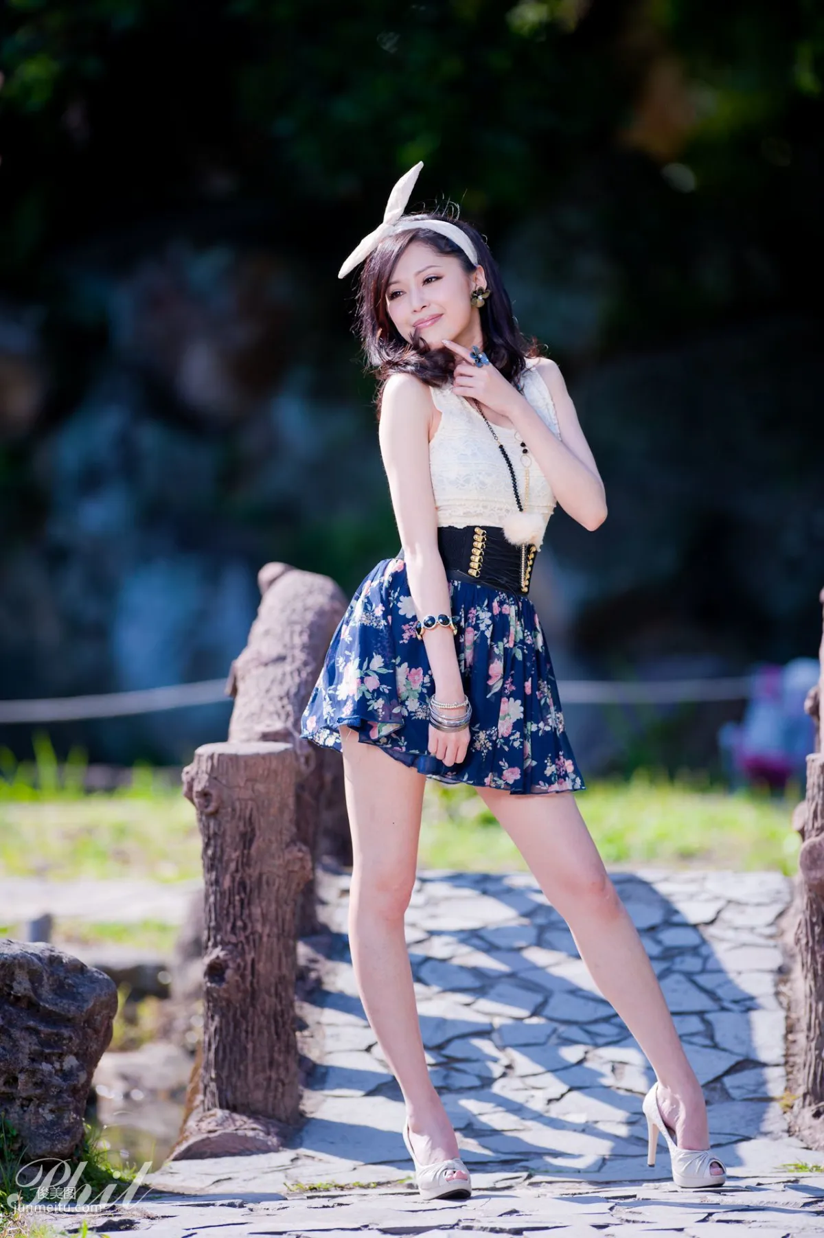 Beautyleg腿模Avy《連衣裙公園外拍》寫真集 22