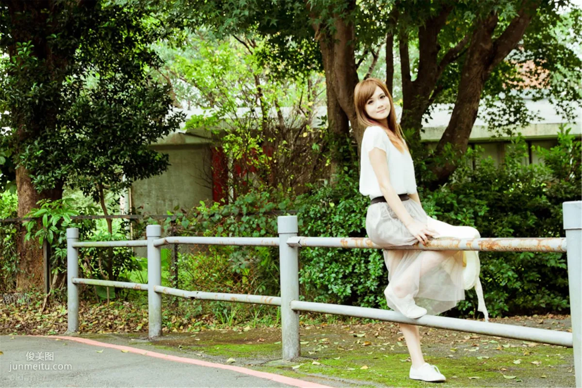 台灣模特熊維妮《美軍宿舍随拍》寫真集 26
