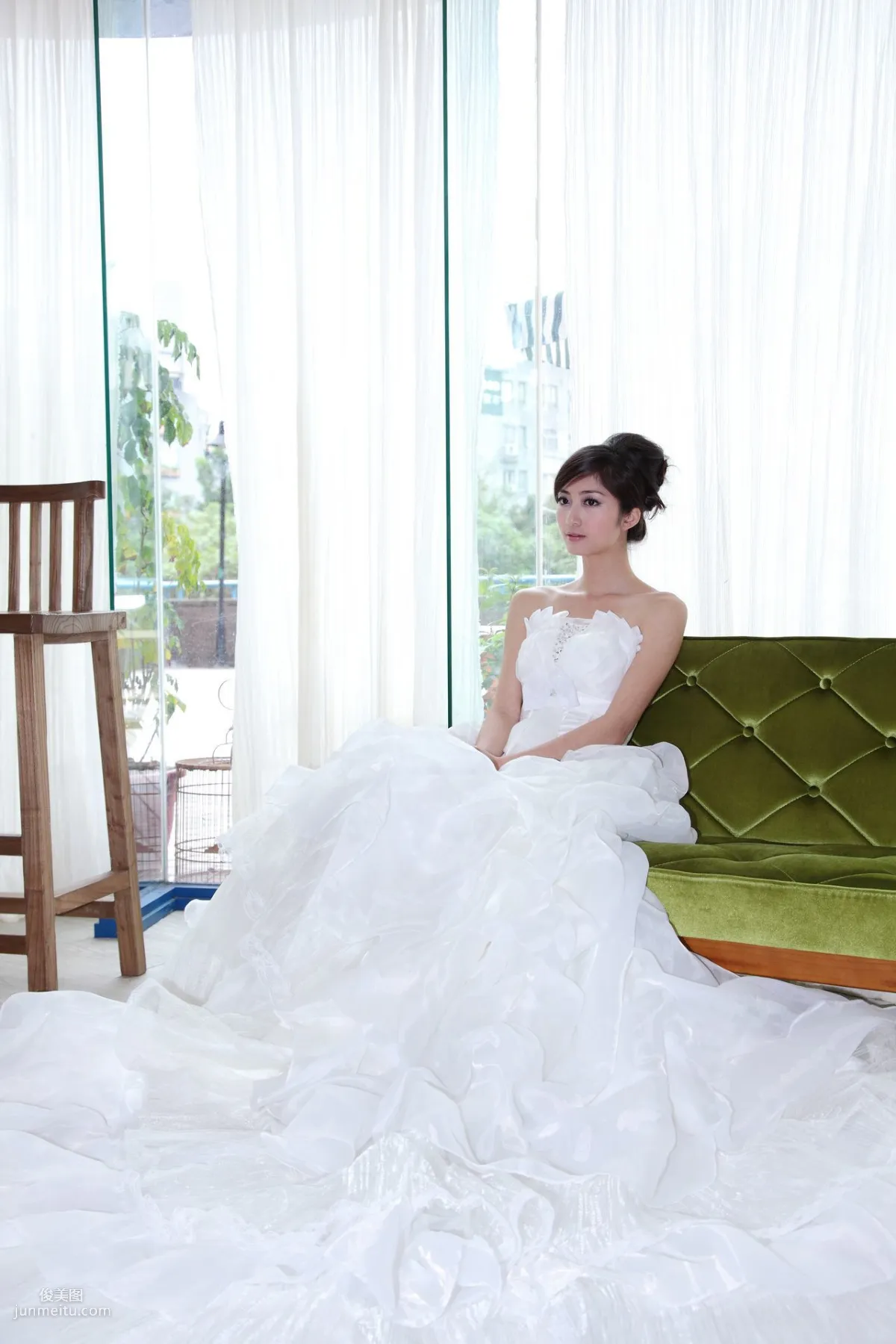 台灣氣質美女Emily《唯美白色婚紗》 寫真集 37