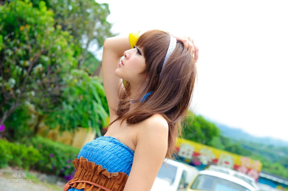 張凱潔/Mikako《蒙馬特咖啡外拍》寫真集 24
