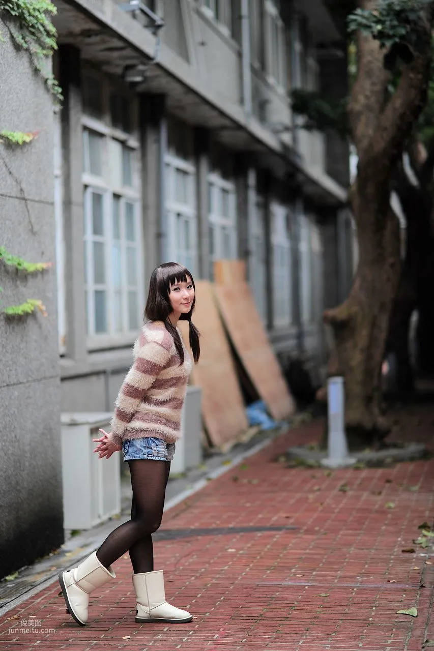 台灣黑絲芭比娃娃美女外拍寫真集 17