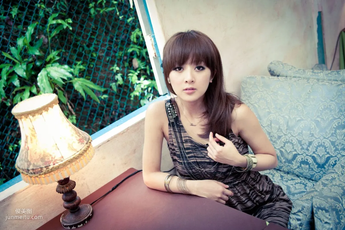 張凱潔/Mikako《蒙馬特咖啡外拍》寫真集 28