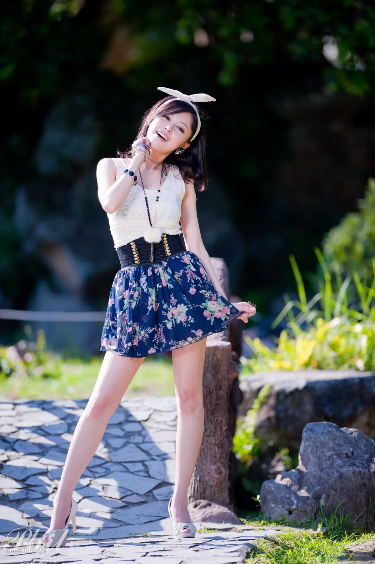 Beautyleg腿模Avy《連衣裙公園外拍》寫真集 23