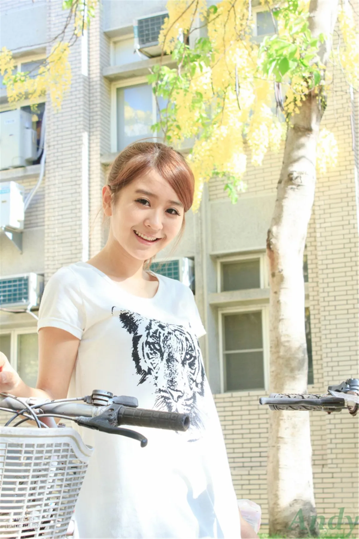 台灣美女模特圈圈/郭燕陵《校園時光》寫真集 16