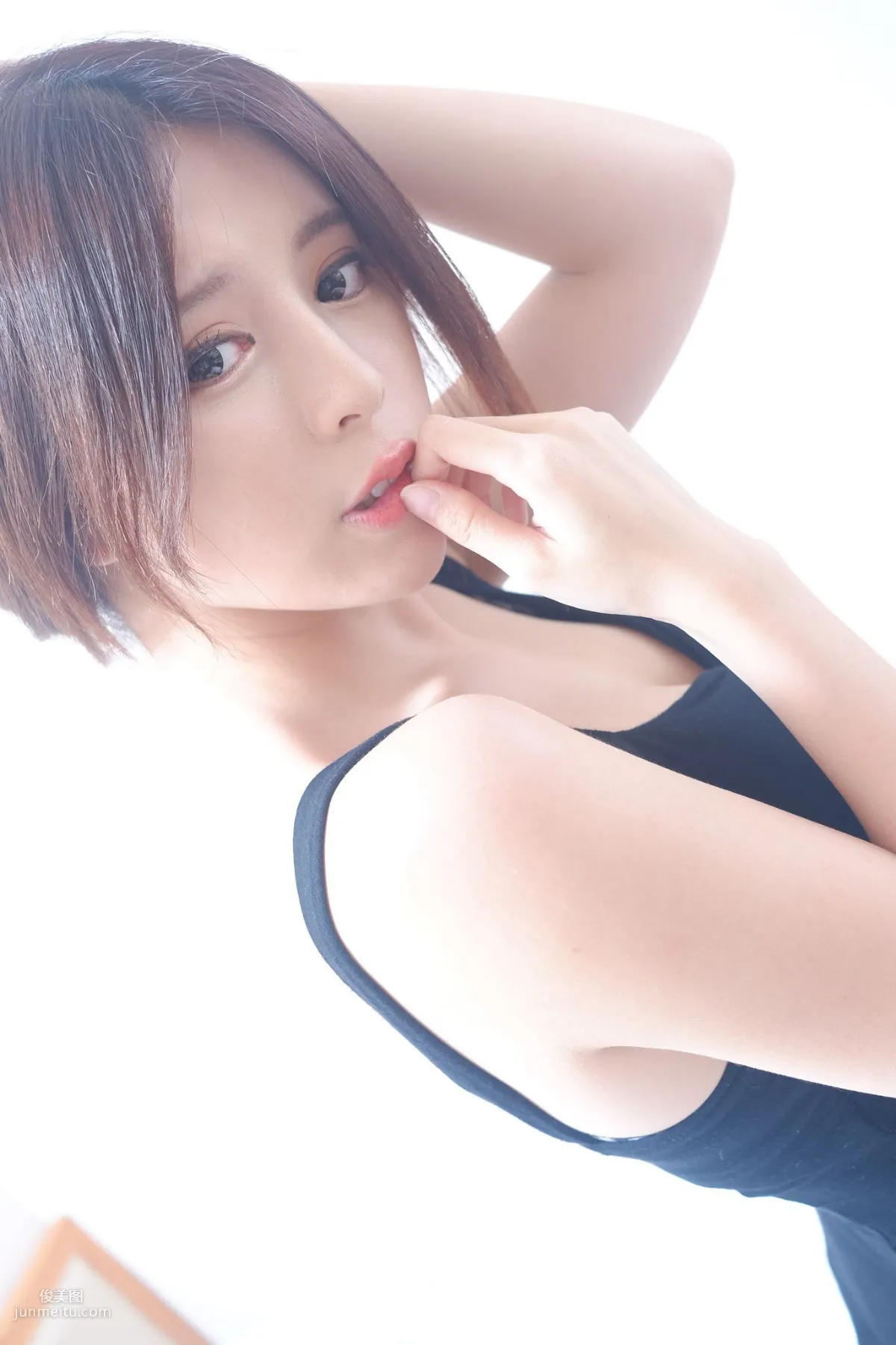網紅嫩模張齊郡JULIE《甜美吊帶女神》寫真集 20