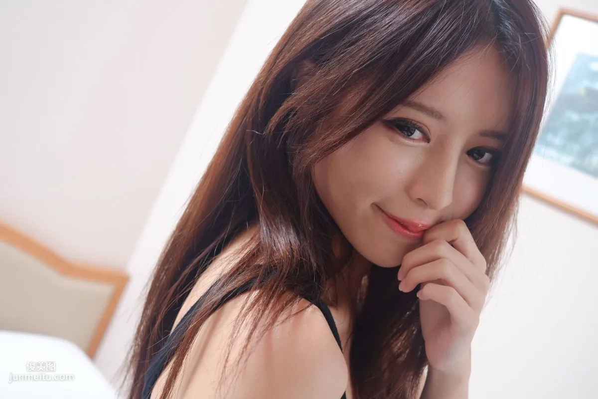 網紅嫩模張齊郡JULIE《甜美吊帶女神》寫真集 13