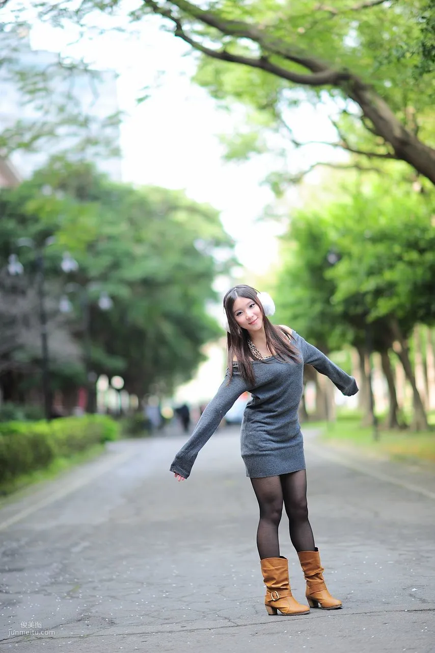 台灣黑絲芭比娃娃美女外拍寫真集 28