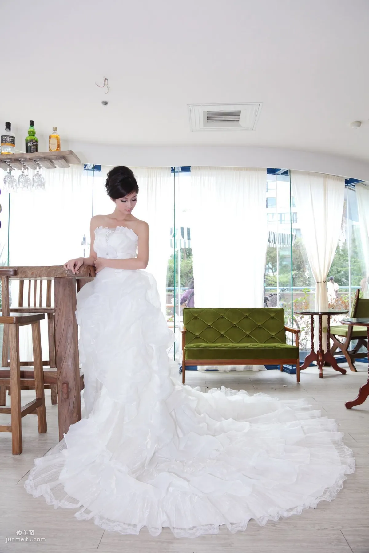 台灣氣質美女Emily《唯美白色婚紗》 寫真集 31
