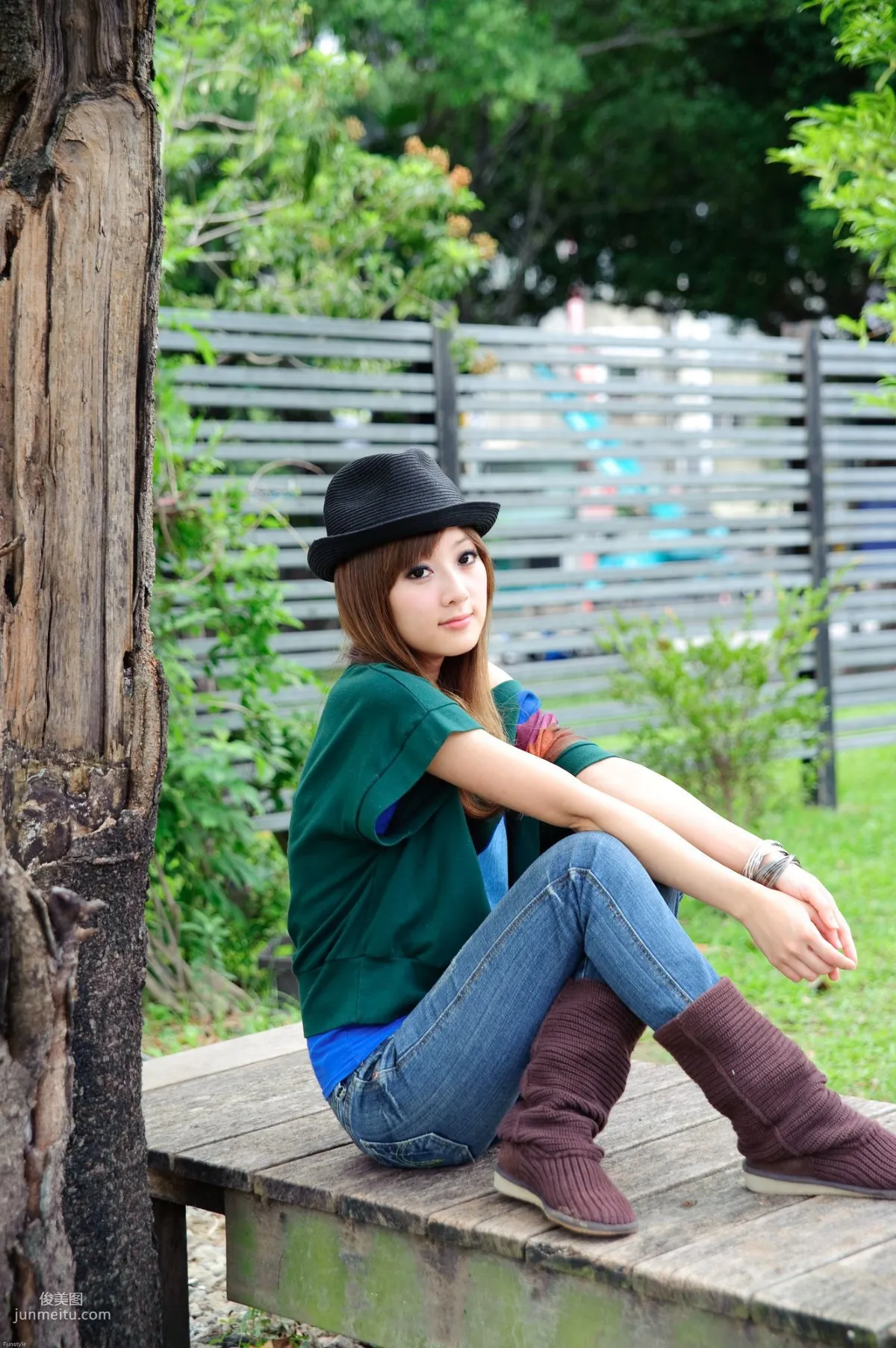 果子Mikako、Minako《台大外拍》第1部 寫真集 21