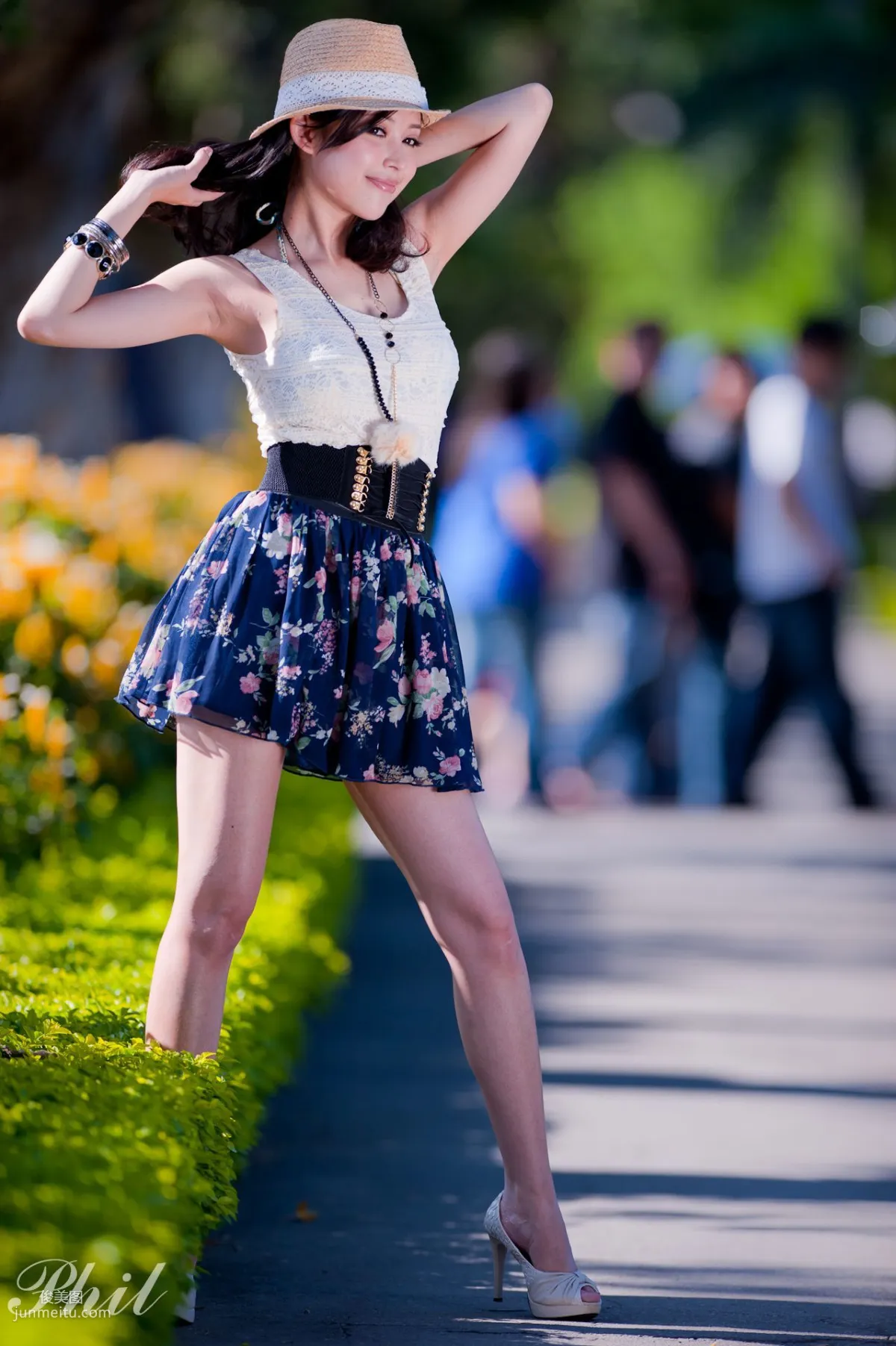 Beautyleg腿模Avy《連衣裙公園外拍》寫真集 15