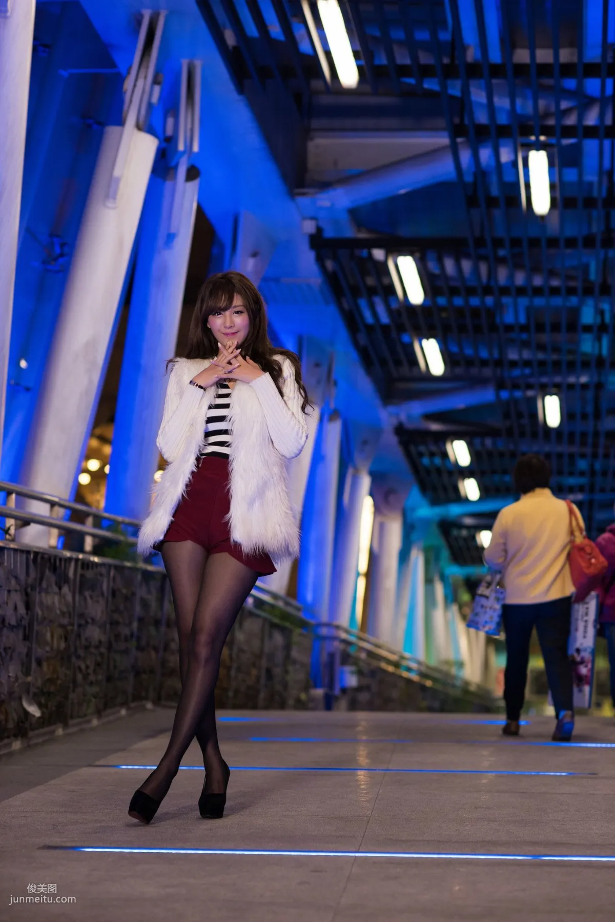 台湾美女夏晴MISO《圣诞外拍》写真集2