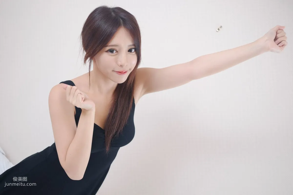 網紅嫩模張齊郡JULIE《甜美吊帶女神》寫真集 22