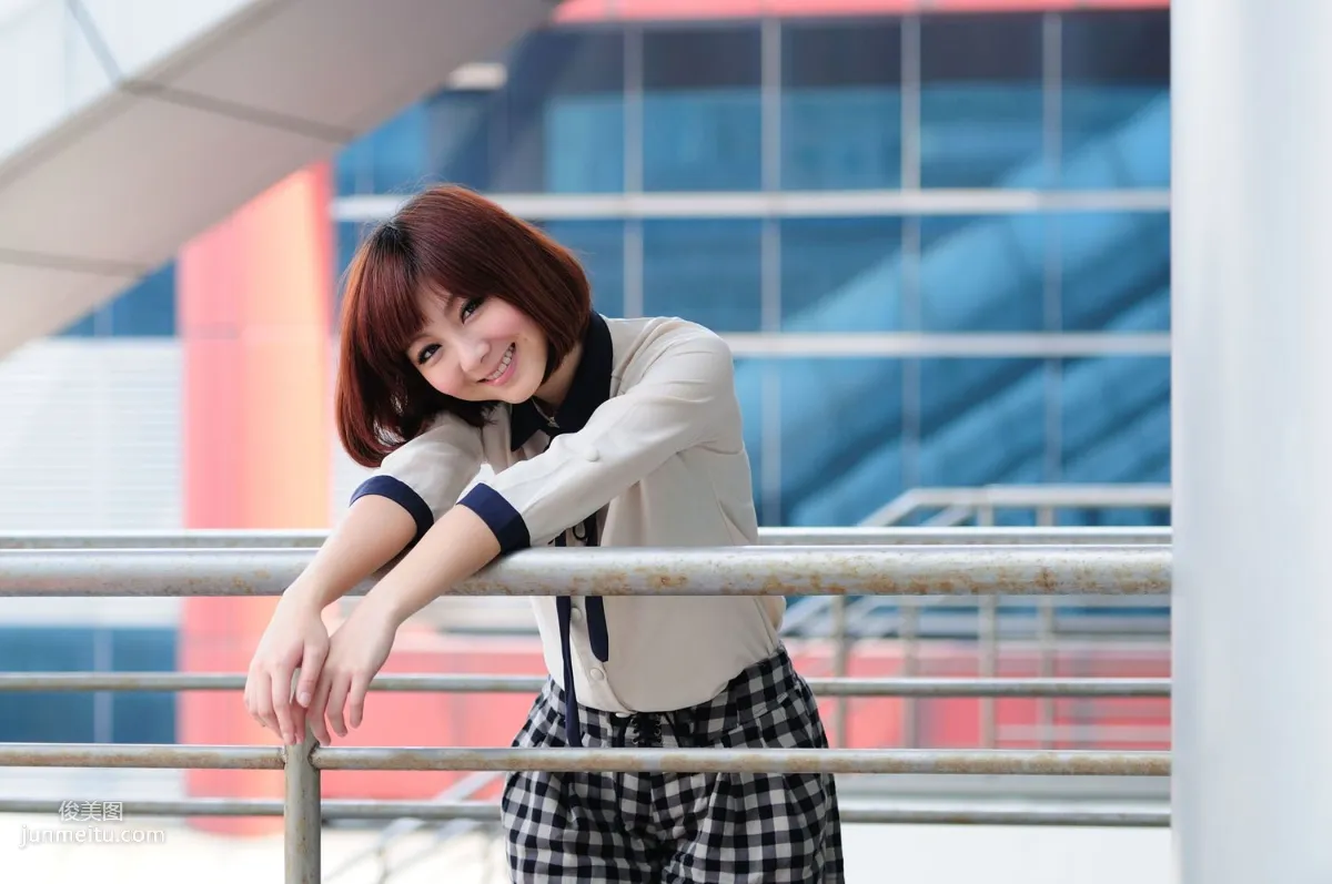 短發美女小豬patty《2組小清新街拍》寫真集 18