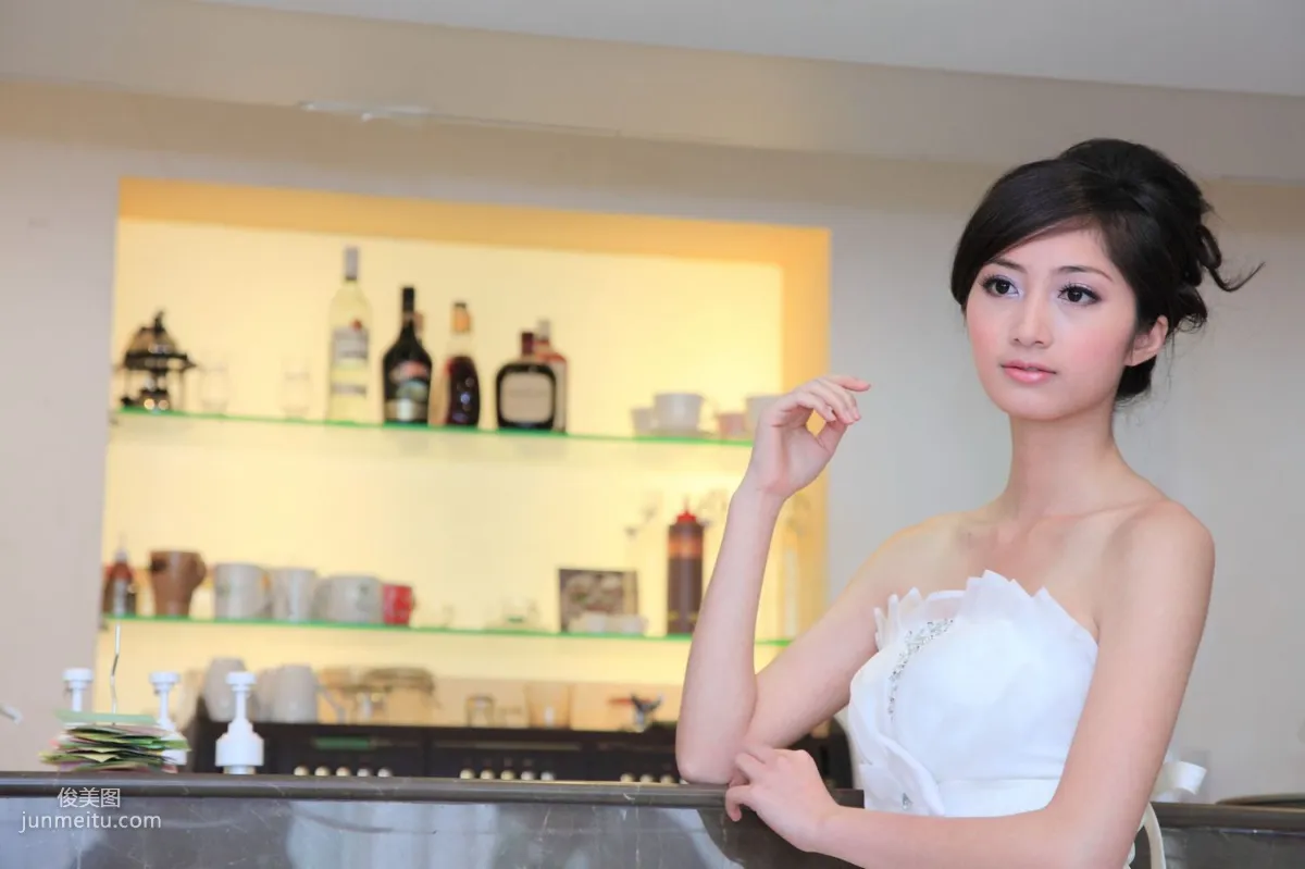 台灣氣質美女Emily《唯美白色婚紗》 寫真集 24