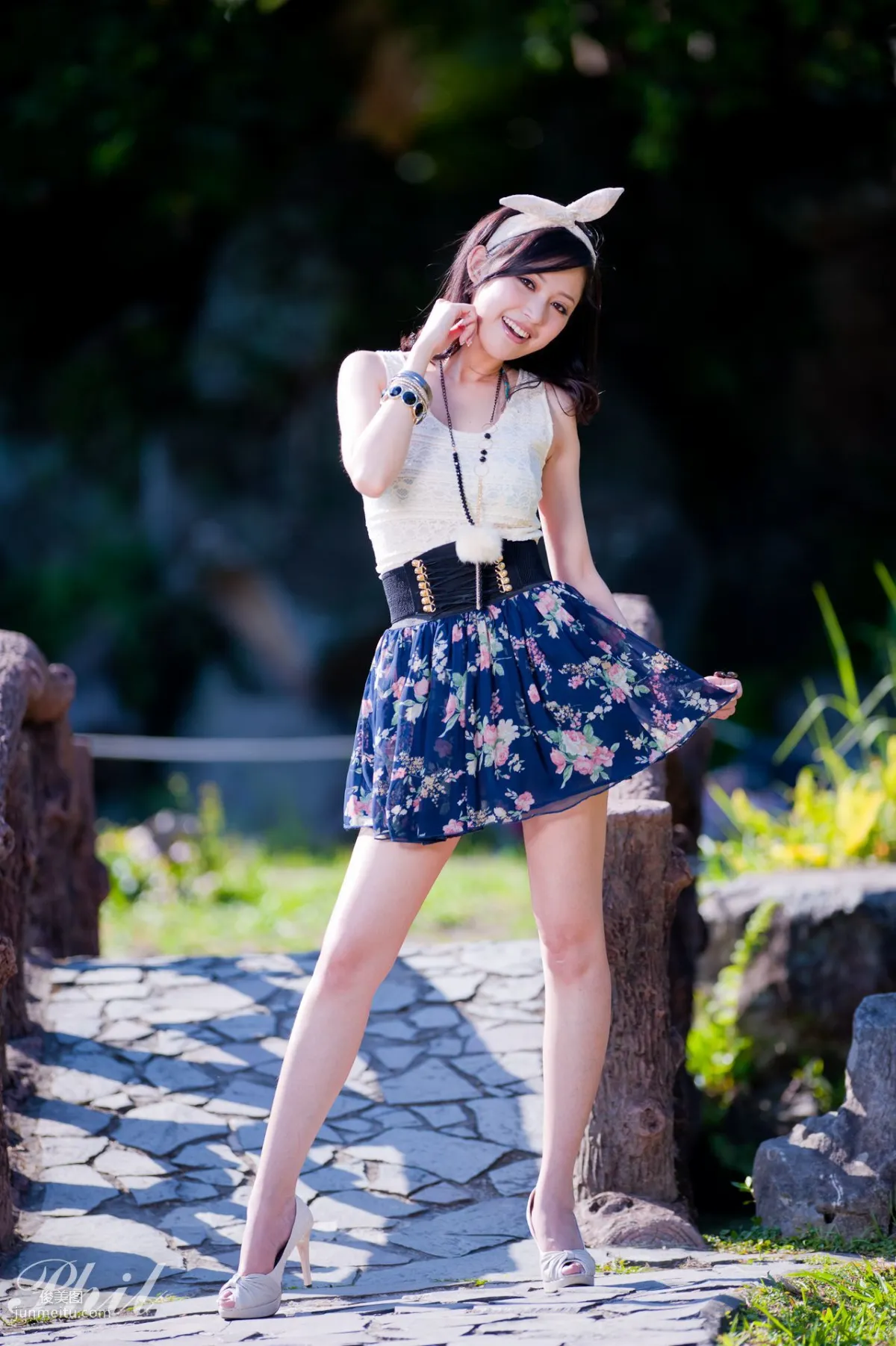 Beautyleg腿模Avy《連衣裙公園外拍》寫真集 24