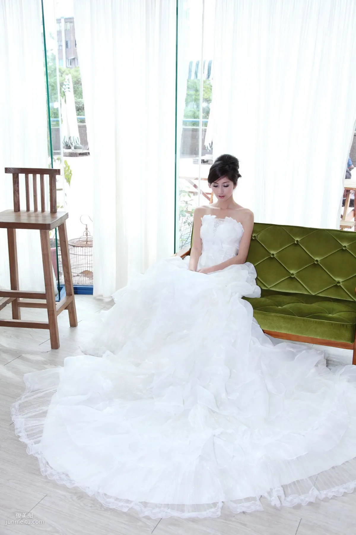 台灣氣質美女Emily《唯美白色婚紗》 寫真集 35