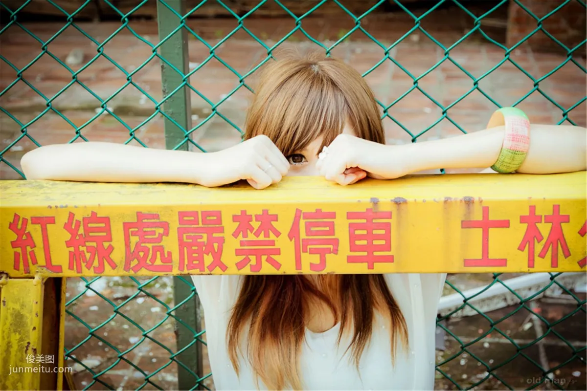 台灣模特熊維妮《美軍宿舍随拍》寫真集 42