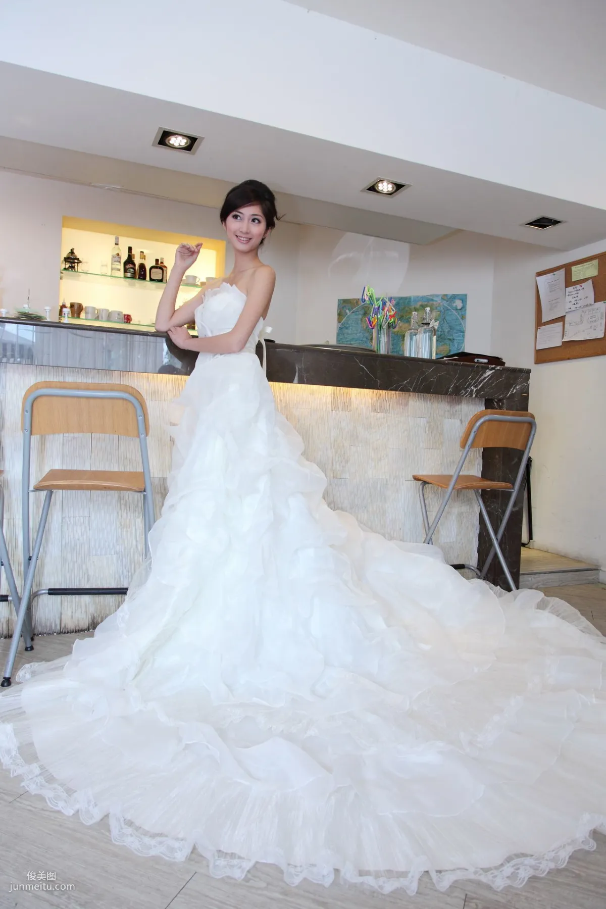 台灣氣質美女Emily《唯美白色婚紗》 寫真集 23