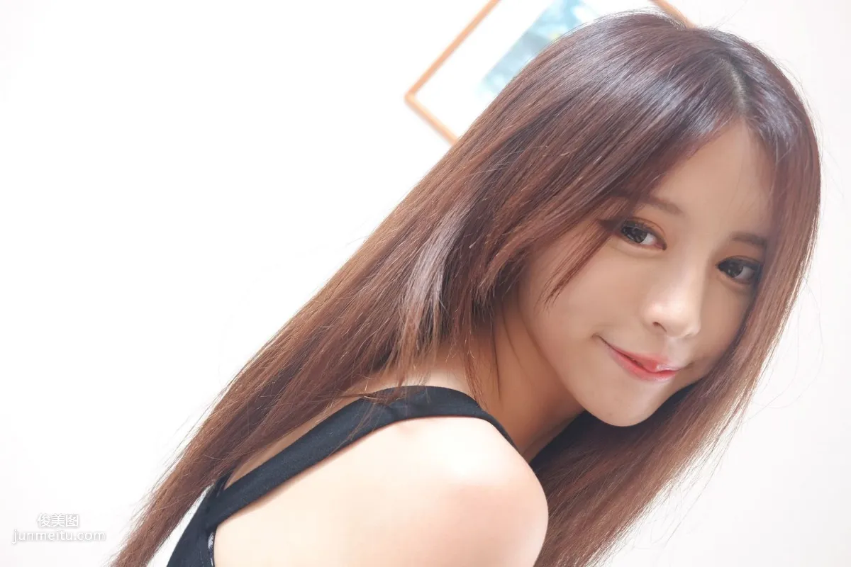 網紅嫩模張齊郡JULIE《甜美吊帶女神》寫真集 16