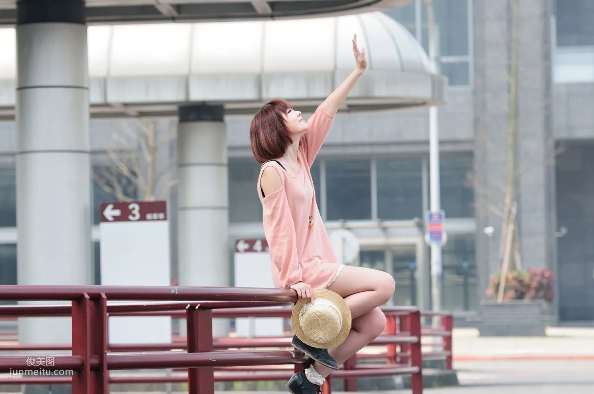 短發美女小豬patty《2組小清新街拍》寫真集 13