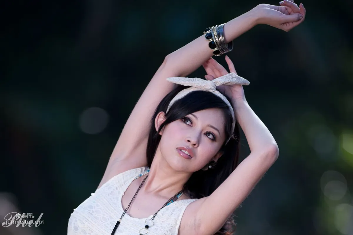 Beautyleg腿模Avy《連衣裙公園外拍》寫真集 47