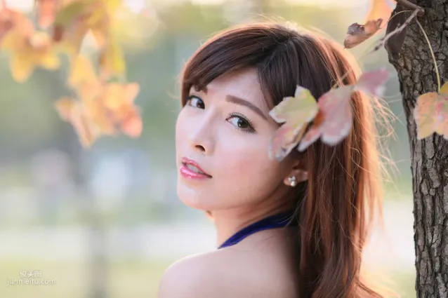 冰山美人廖坎蒂《初夏公園外拍》寫真集