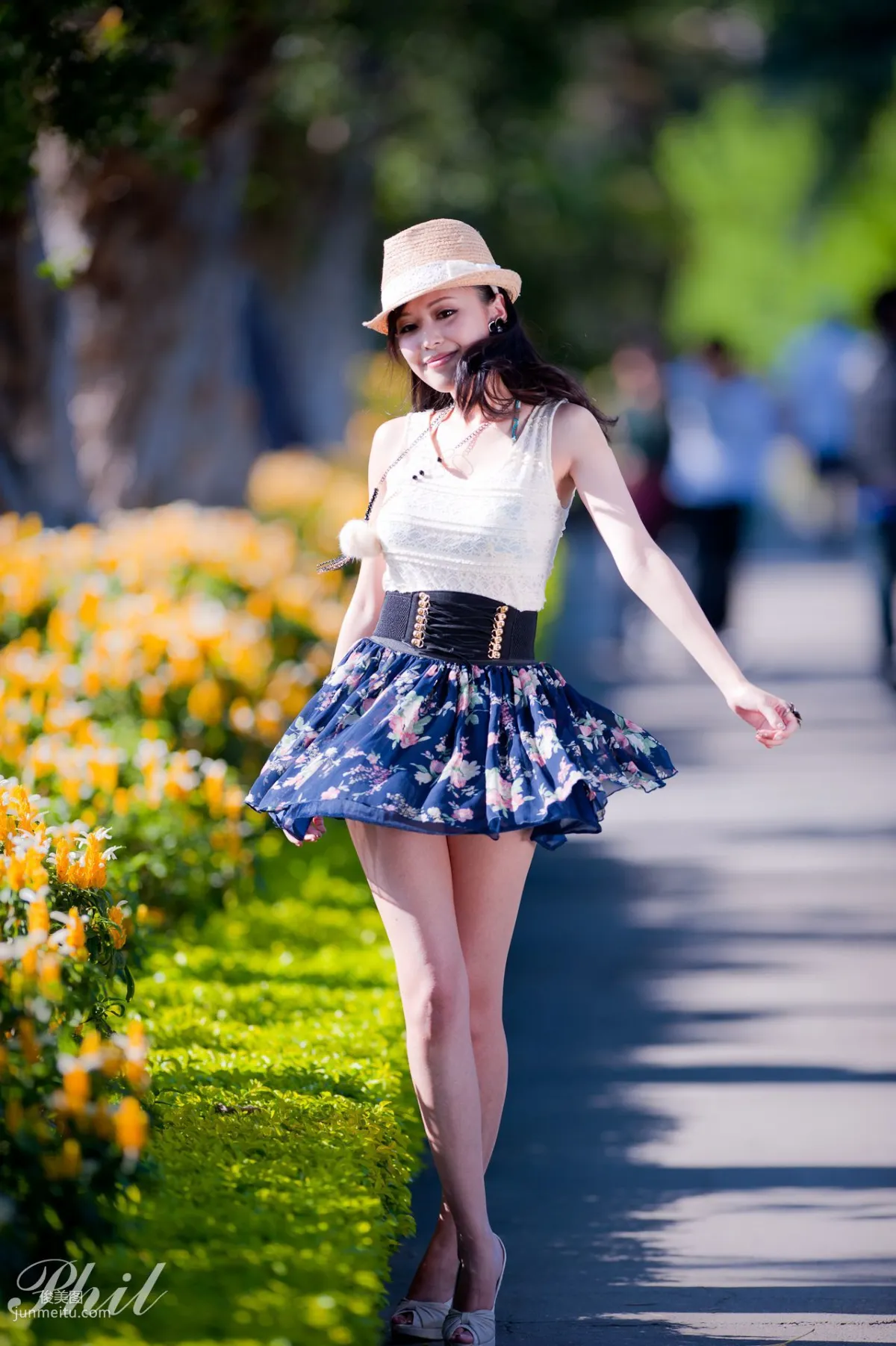 Beautyleg腿模Avy《連衣裙公園外拍》寫真集 19