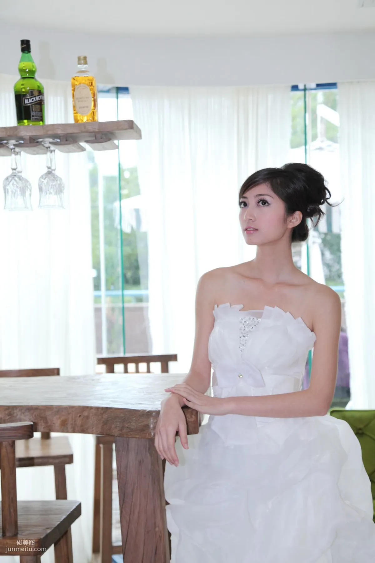 台灣氣質美女Emily《唯美白色婚紗》 寫真集 30