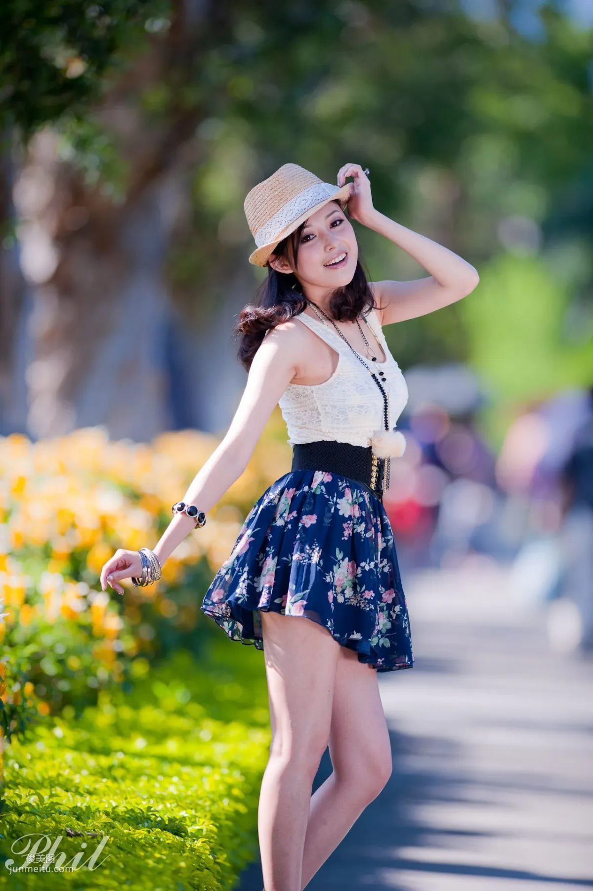 Beautyleg腿模Avy《連衣裙公園外拍》寫真集 12