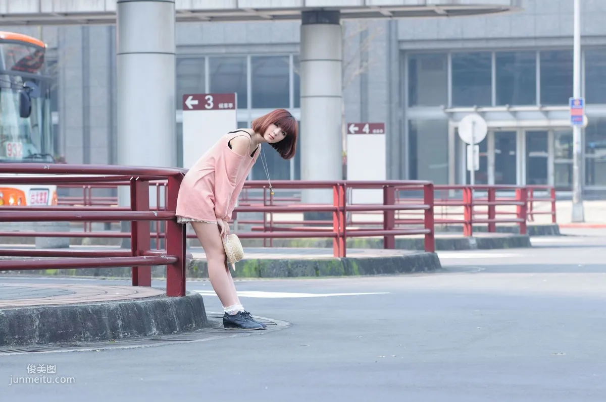 短發美女小豬patty《2組小清新街拍》寫真集 11