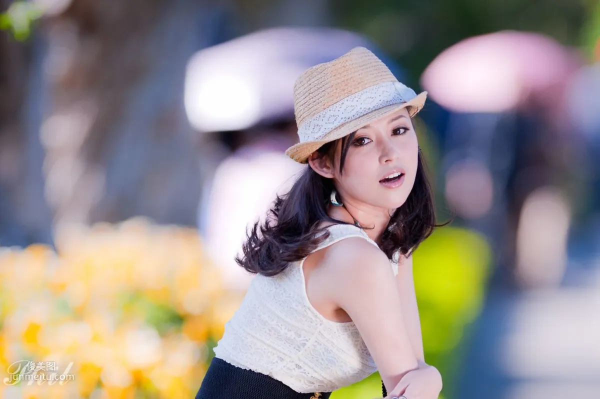 Beautyleg腿模Avy《連衣裙公園外拍》寫真集 9