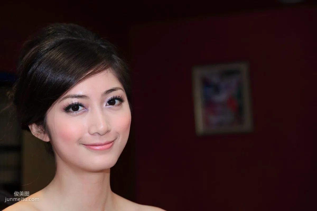 台灣氣質美女Emily《唯美白色婚紗》 寫真集 6