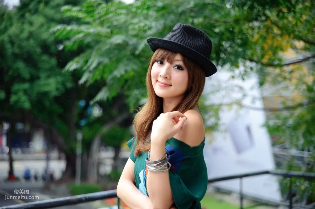 果子Mikako、Minako《台大外拍》第1部 寫真集 12