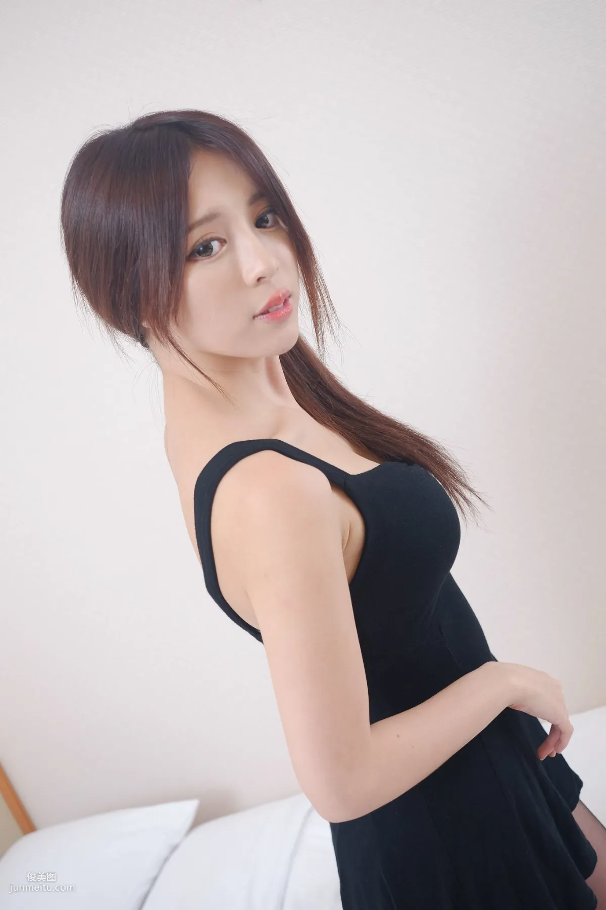 網紅嫩模張齊郡JULIE《甜美吊帶女神》寫真集 27