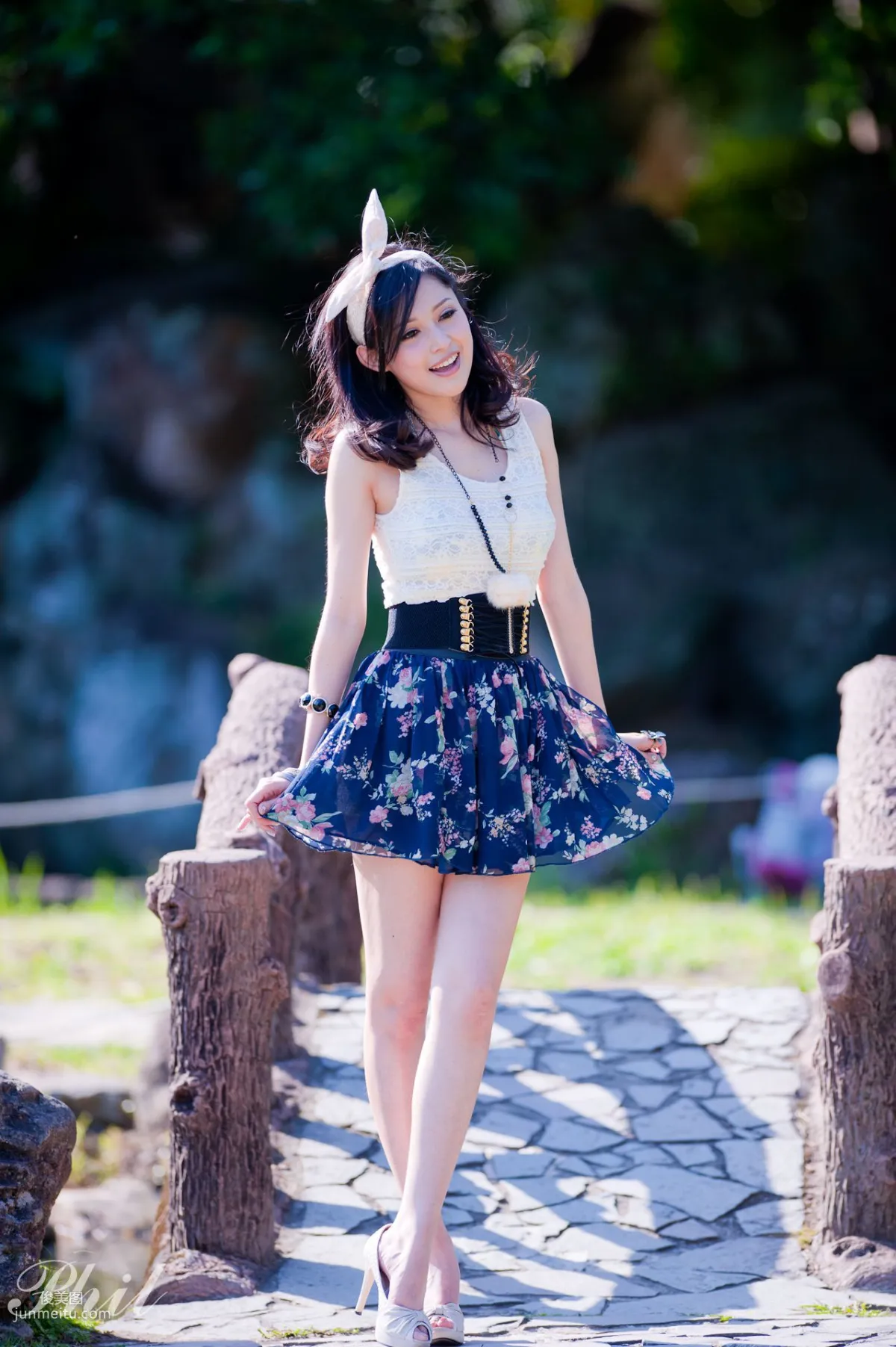 Beautyleg腿模Avy《連衣裙公園外拍》寫真集 21