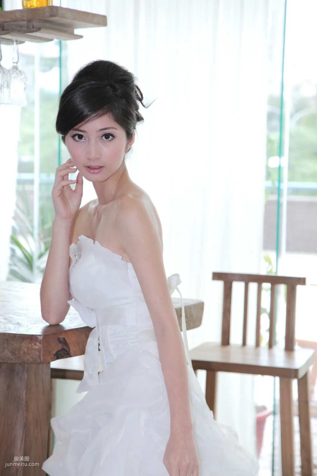 台灣氣質美女Emily《唯美白色婚紗》 寫真集 29